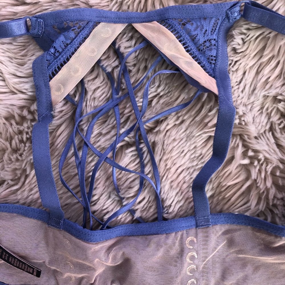Gorgous Blue lace bra with corseting detail - Picture 6 of 9